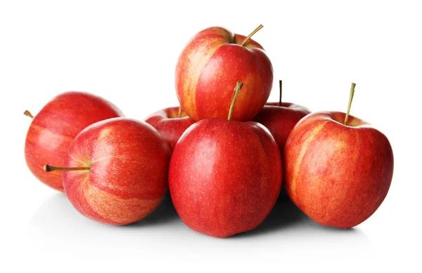 Pile de pommes rouges juteuses isolées sur fond blanc — Photo