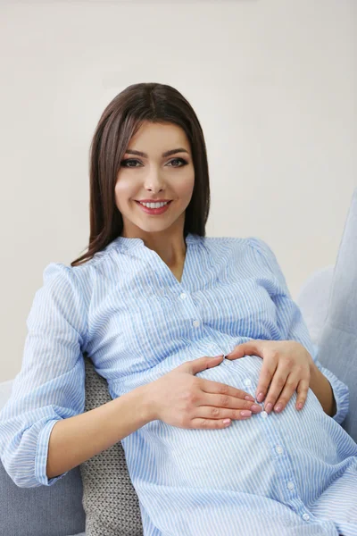 Mulher grávida bonita — Fotografia de Stock