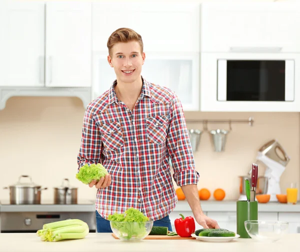 Happy handsome man with vegetables — Stock Photo, Image