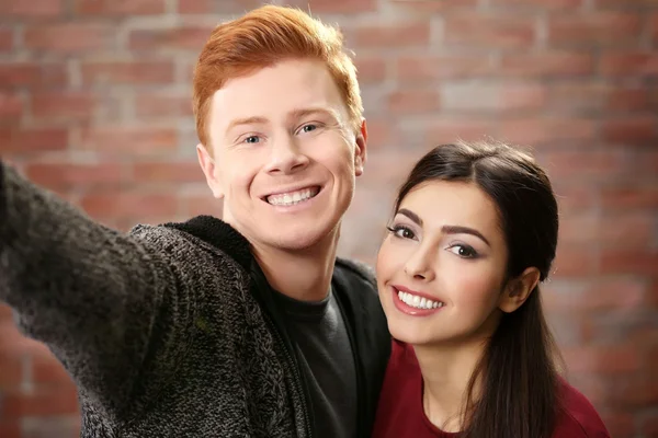 Teenager Couple Making Photo Self Brick Wall Background — Stock Photo, Image