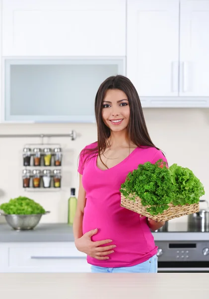 Mooie zwangere vrouw — Stockfoto