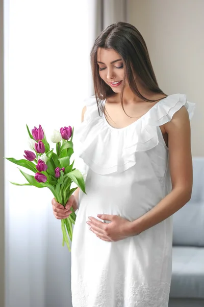 Beautiful Pregnant woman — Stock Photo, Image