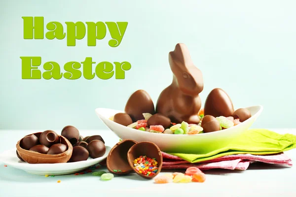 Schokolade Ostereier und Kaninchen — Stockfoto