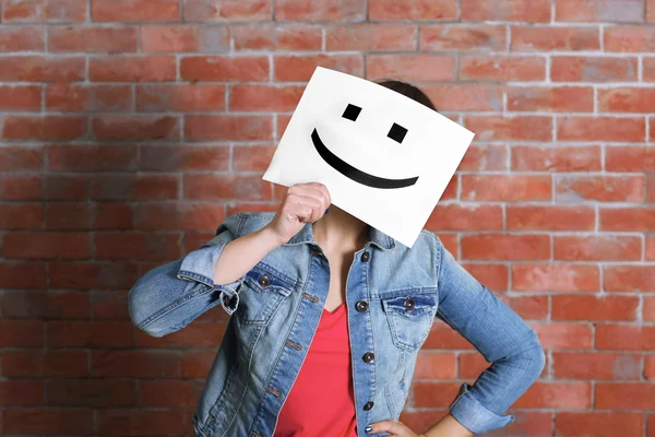 여자 행복 이모티콘 표시 — 스톡 사진