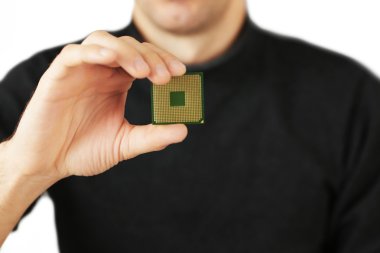 Adam holding mikroişlemci