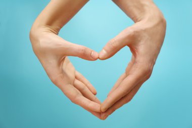 Erkek ve kadın elleri 