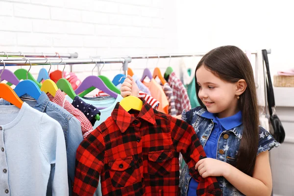 Schöne kleine Mädchen — Stockfoto