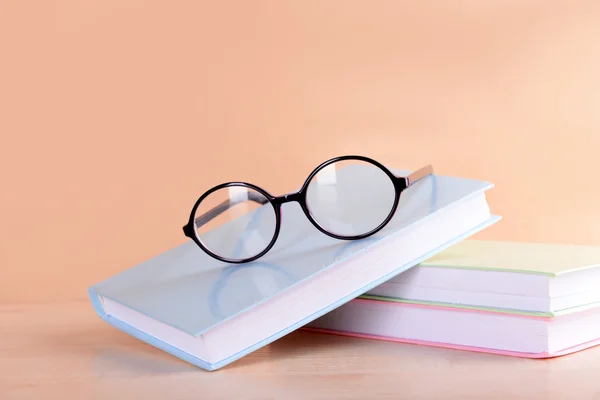 Pile of books and eyeglasses — Stock Photo, Image