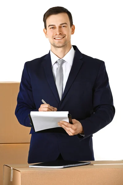 Man in zwart pak met kartonnen doosjes — Stockfoto