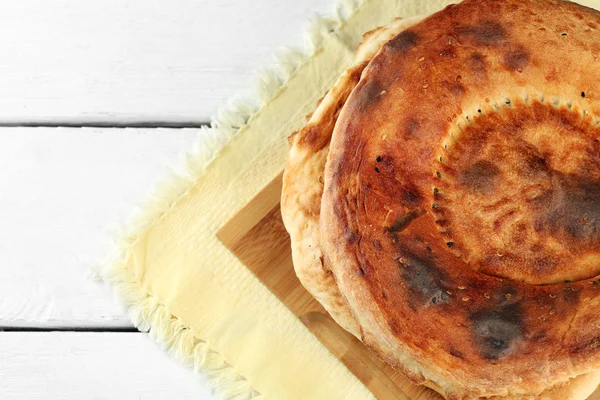 Pane piatto sul tovagliolo — Foto Stock