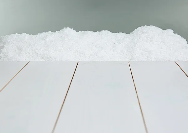 Tábuas de madeira branca com neve — Fotografia de Stock
