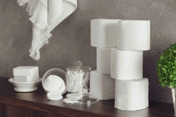 Accesorios de baño en gris — Foto de Stock