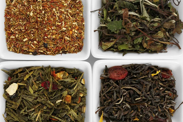 Variedad de hojas de té, primer plano — Foto de Stock