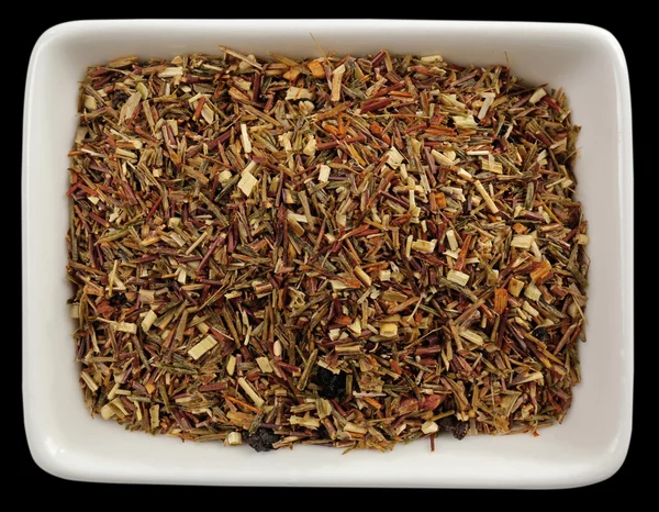 Rooibos thee in kom, geïsoleerd op wit — Stockfoto