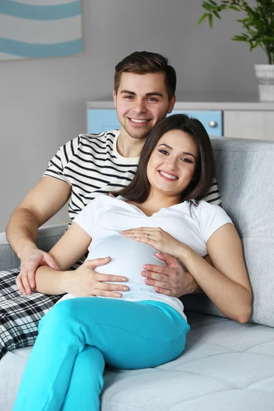 Femme enceinte avec mari — Photo