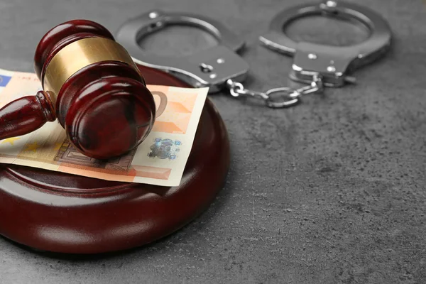 Law gavel with euro and handcuffs — Stock Photo, Image