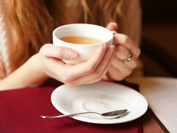 Woman with cup of tea on table — Stock Photo, Image