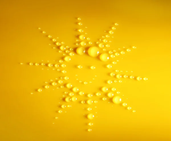 Water drops on a yellow surface — Stock Photo, Image