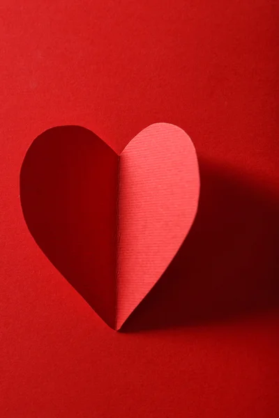 Красивое бумажное сердце — стоковое фото