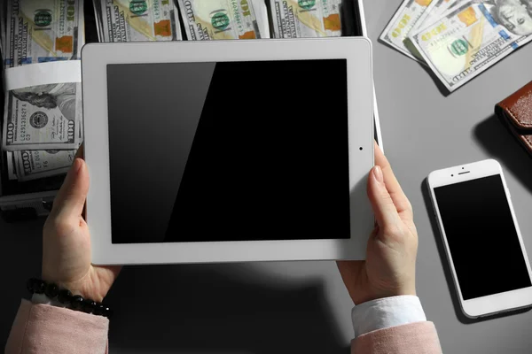 Businesswoman with tablet and  money — Stock Photo, Image