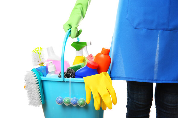 Женщина с инструментами для чистки
 