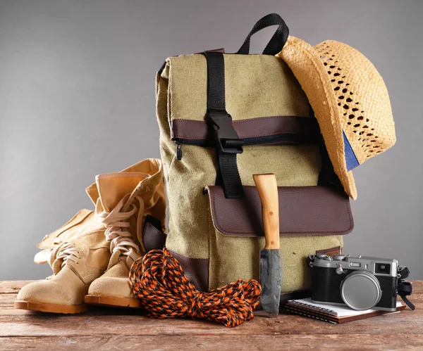 Tourismuskonzept. Rucksack — Stockfoto