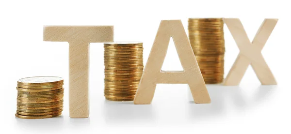 Monete accatastate e parola di legno TAX — Foto Stock