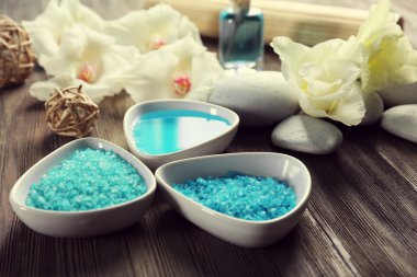 Tahta masadaki spa seti 