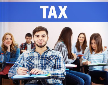 Öğrenciler sınıfta otururken