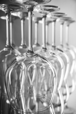 şarap kadehleri üst üste