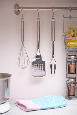 Duvarda asılı çatal bıçak seti