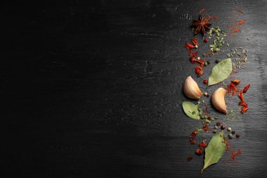 Tablo farklı baharatlar