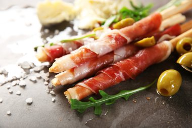 Sopa grisini prosciutto jambonu ve mozzarella Peynirli ekmek, yakın çekim