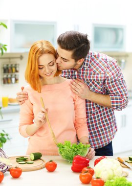 yemek salata mutfak Çift