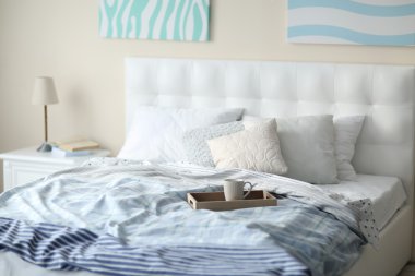 Parlak şık yatak odası