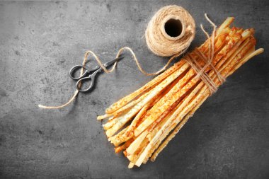 grisini ile susam tohumu ekmek sopa