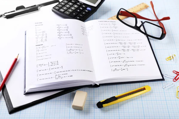 School supplies and textbook — Stock Photo, Image