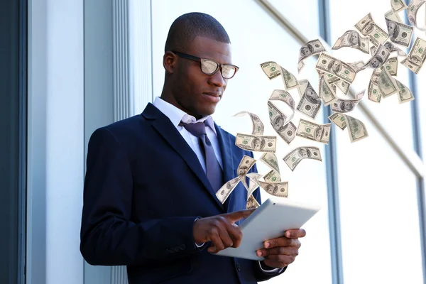 Hombre de negocios afroamericano guapo —  Fotos de Stock