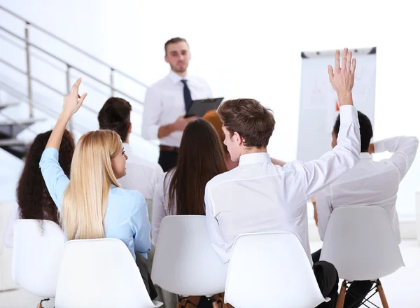 Riunione di lavoro in ufficio — Foto Stock