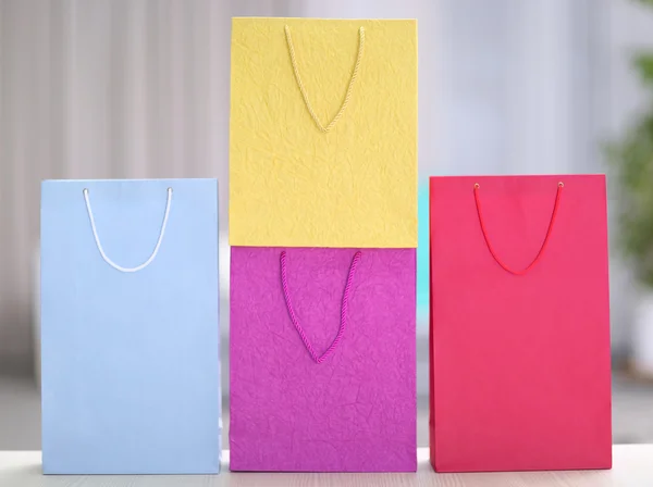 Kleurrijke papieren tassen — Stockfoto