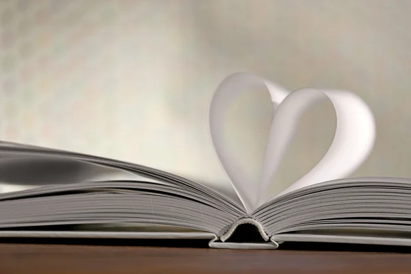 Heart from book pages — Stock Photo, Image