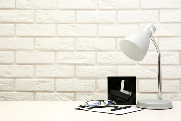 Lamp and home decor — Stock Photo, Image