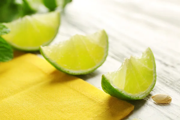 Slices of lime, closeup — Stock Photo, Image