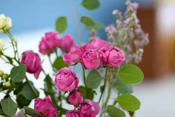 Ramo de rosas frescas de primer plano — Foto de Stock