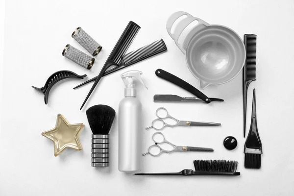 Set de peluquería con herramientas, equipos y cosméticos — Foto de Stock