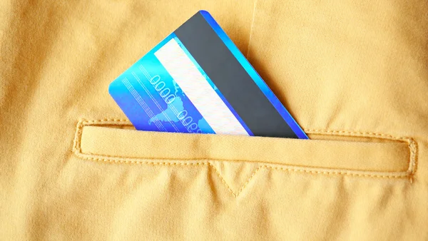 주머니에 신용 카드 — 스톡 사진