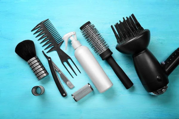 Set de peluquería con herramientas, equipos y cosméticos — Foto de Stock