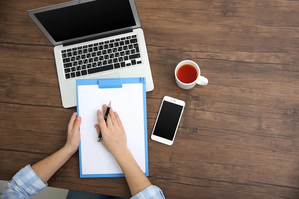 Clipboard in woman hands — Stock Photo, Image