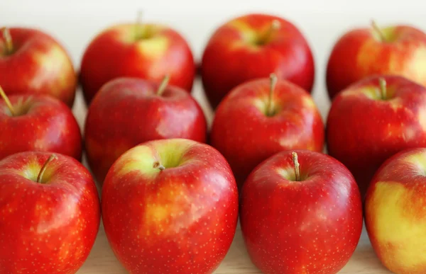 Mogna röda äpplen, närbild — Stockfoto