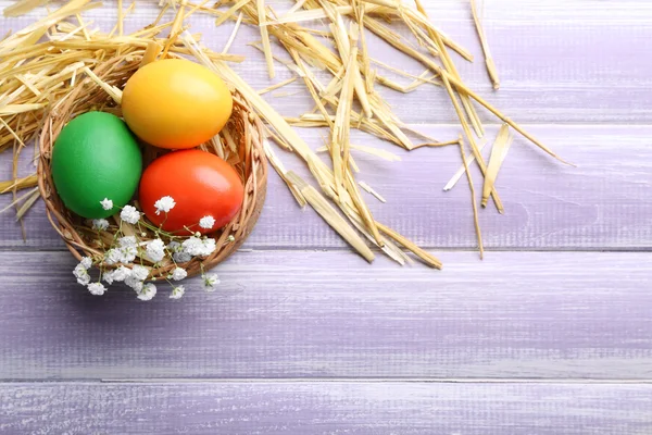 Easter eggs in a wicker basket, top view — Stock Photo, Image